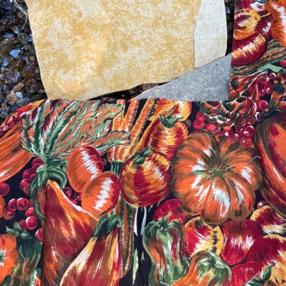 1.a.a.23 Vtg Fall Fabric Remnant Lot Harvest Vegetables Pumpkin Yellow Sewing